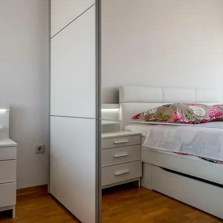 Apartment Split3