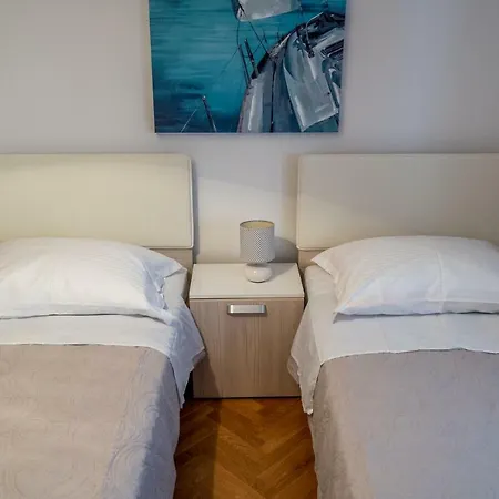 Split3 Apartment *